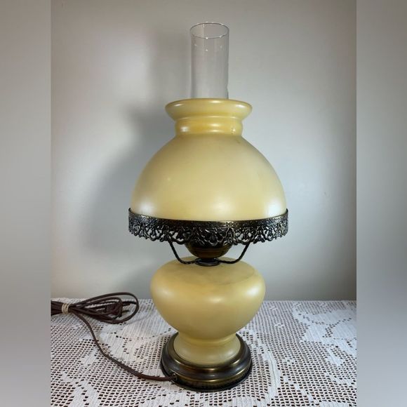 Vintage one way Hurricane glass table lamp || Gone with the wind table lamp || - Picture 8 of 12